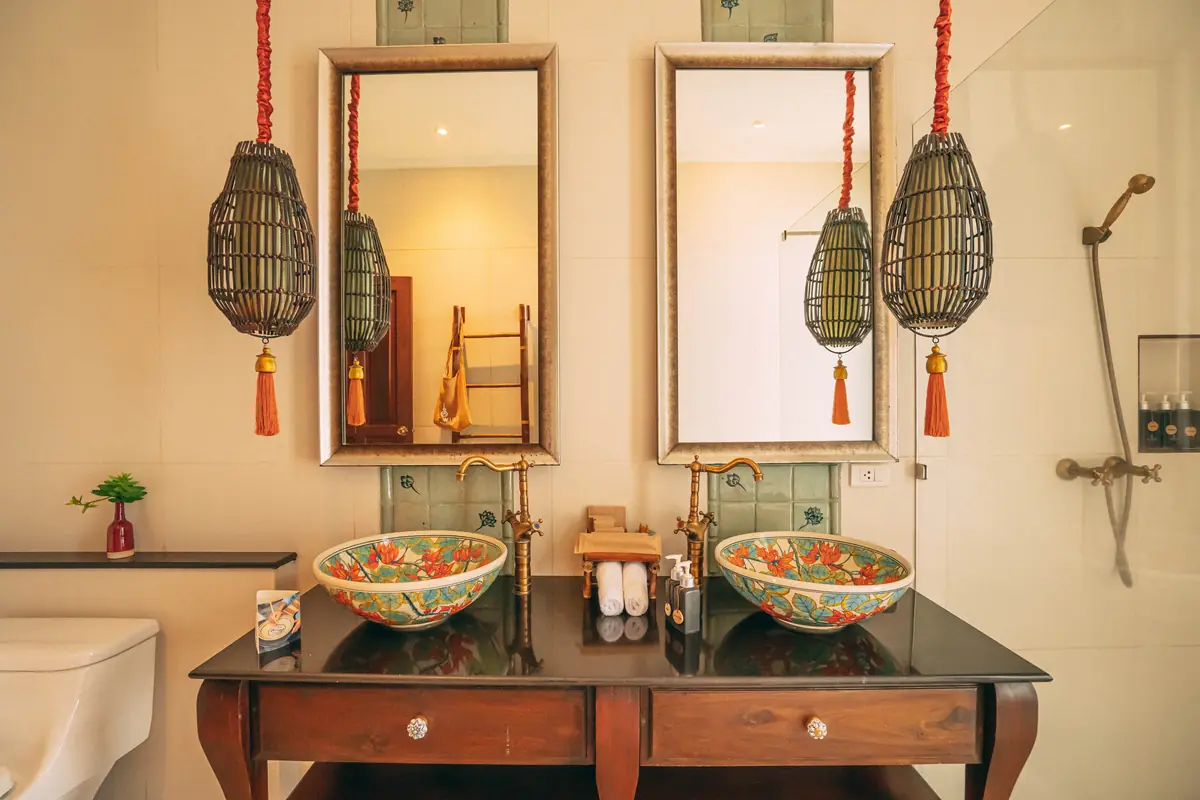 Deluxe Room bathroom with artisan tile detail